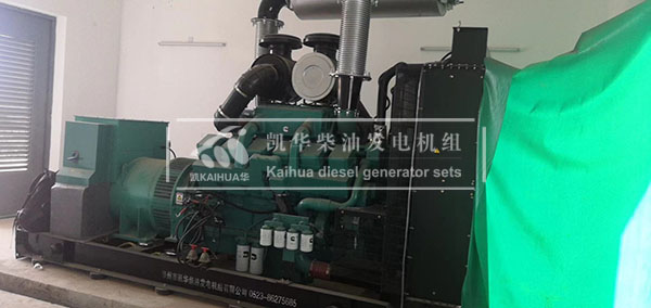 洛陽客戶訂購的一台720kw康明斯發電機組成功安（ān）裝調試